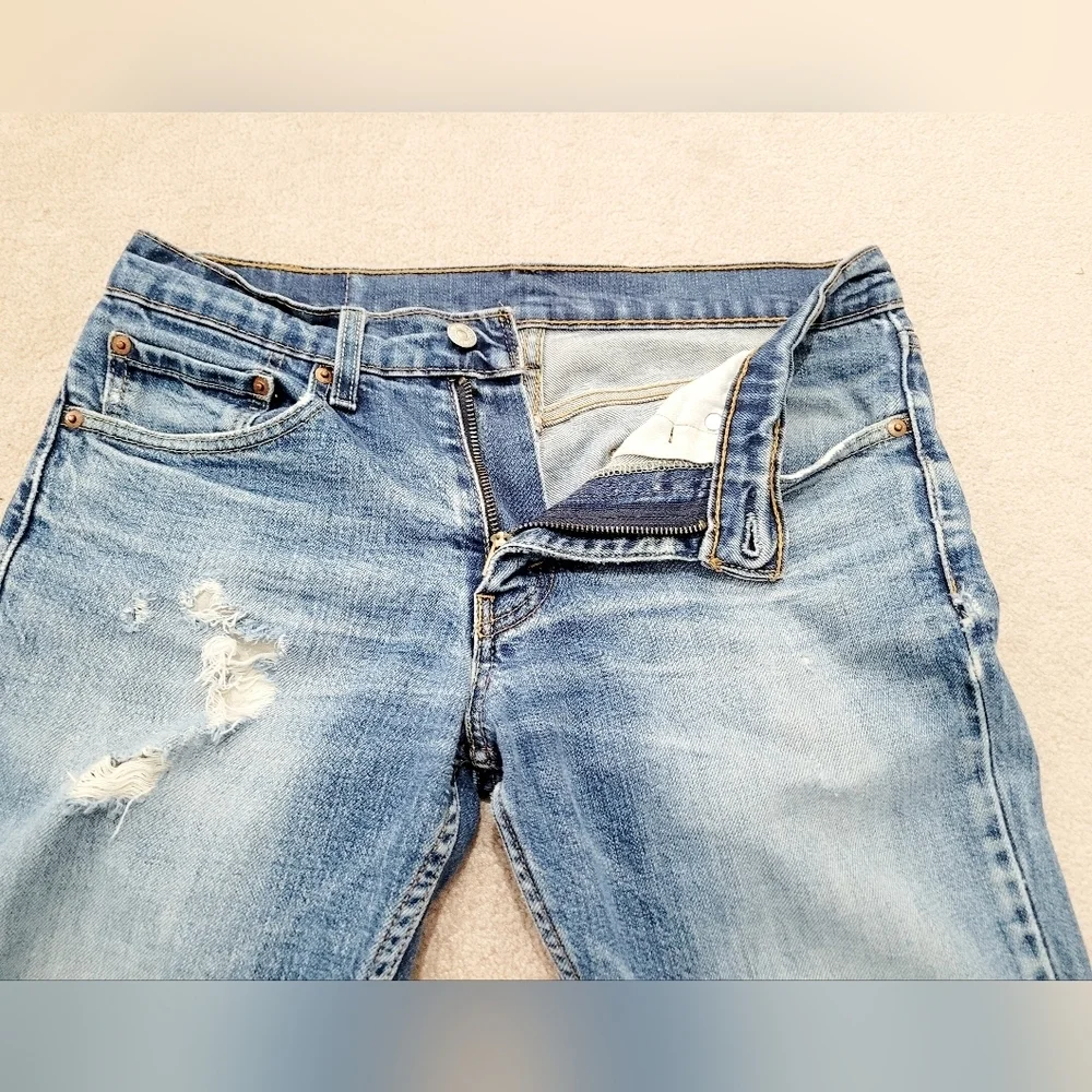 Levi’s Slim Fit Men’s Distressed Jeans – W31 L30 – Medium Wash –
